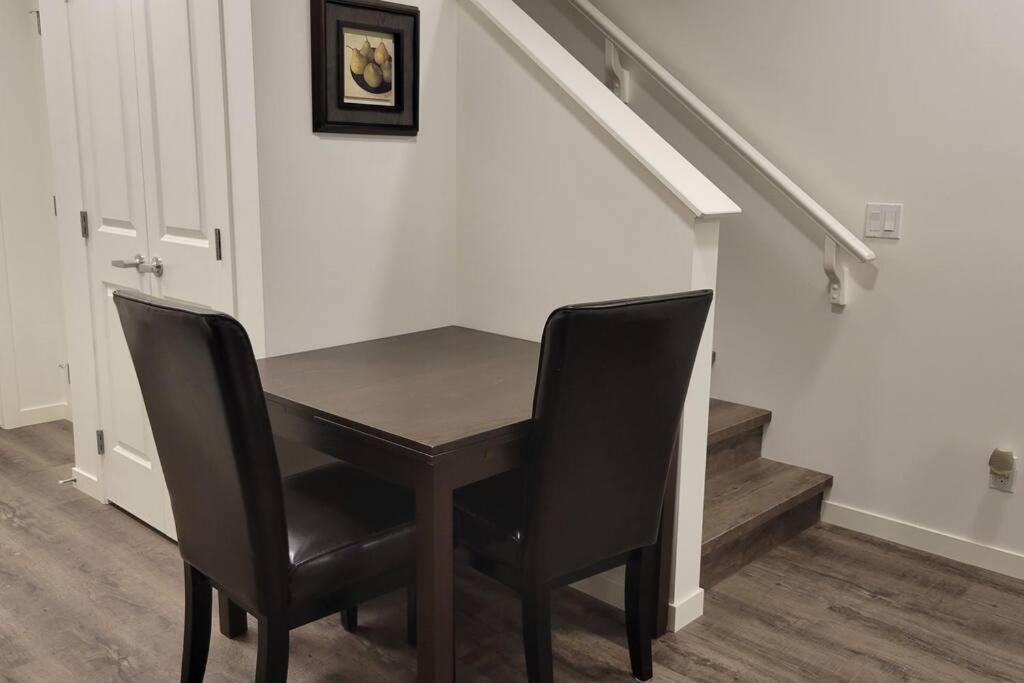 Brand New In The Lakes Apartment