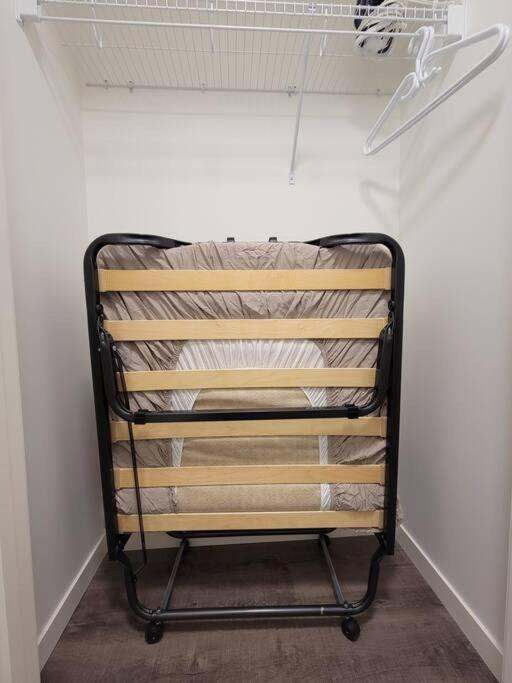 Brand New In The Lakes Apartment